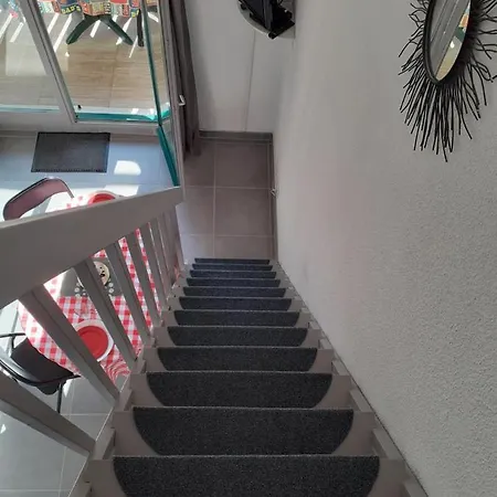 Santocha Apartment *