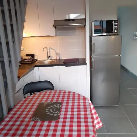 Santocha Apartment *