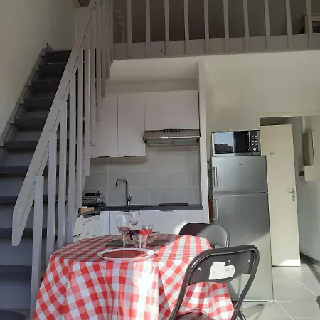 Santocha Apartment *